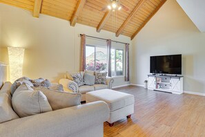 Living Room | Main Level | Central A/C & Heating | Kids' Books & Games