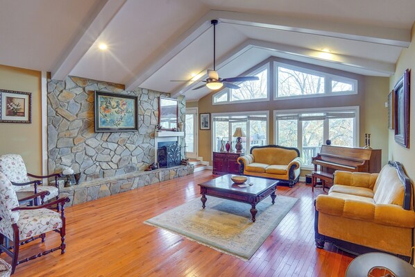 Fayetteville Vacation Rental | 4BR | 4.5BA | 4,000 Sq Ft | Steps to Enter
