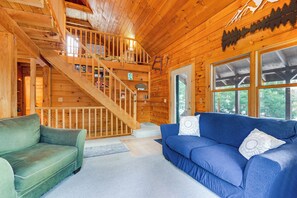 Living Room | Smart TV | Board Games | Free WiFi | Main Level