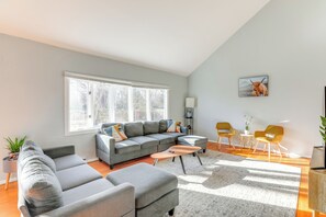 Living Room | Smart TV w/ Roku | Central A/C | Main Level