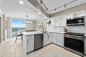 Clean, Modern Kitchen