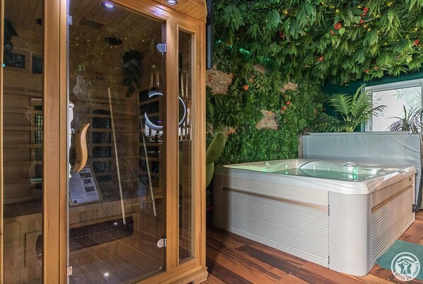 Indoor spa tub