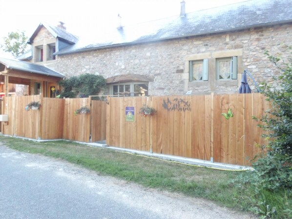 Photo 0