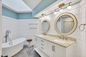 Perfect for families & couple retreats, this retreat blends comfort and convenience for an unforgettable stay.
