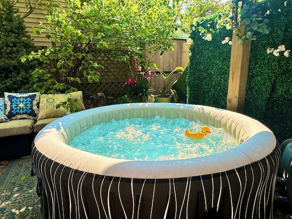 Outdoor spa tub