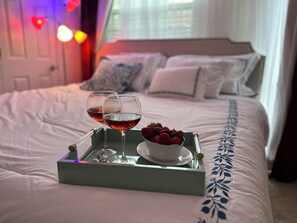 Unwind in the King Size Suite! Private Enter the roof to see CHI NightSky  