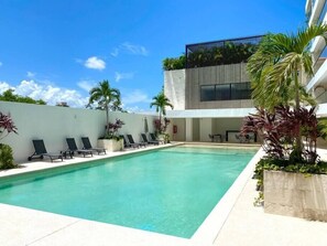 Piscina compartida en las areas comunes
