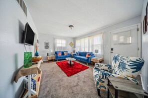Plenty of space for relaxing, entertaining or just hanging out and watching the Smart TV!