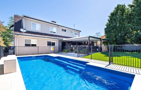 Beveridge House | Poolside Entertainer, Firepit