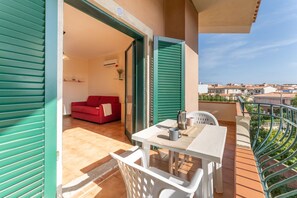Autumn, Balcony / Terrace / Patio, Spring, Summer, Winter