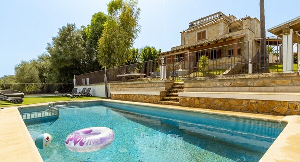 Schwimmbad des Ferienhauses