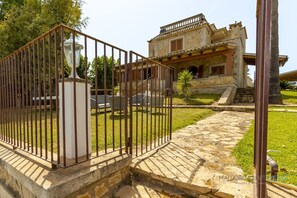 Außenseite Ferienhaus [Sommer]