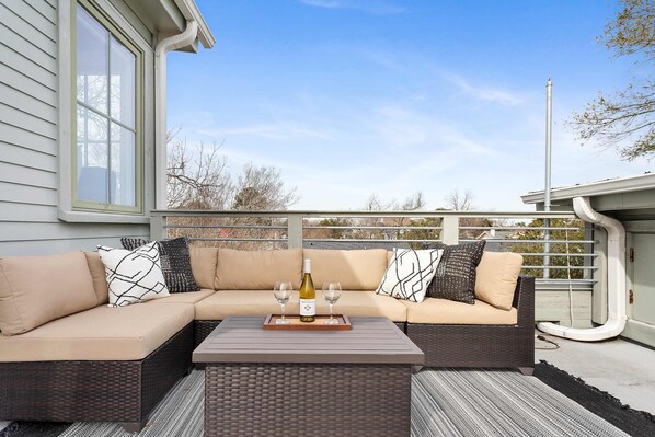 Rooftop Patio w/ Ample Seating - Relax and soak in the sunset! 