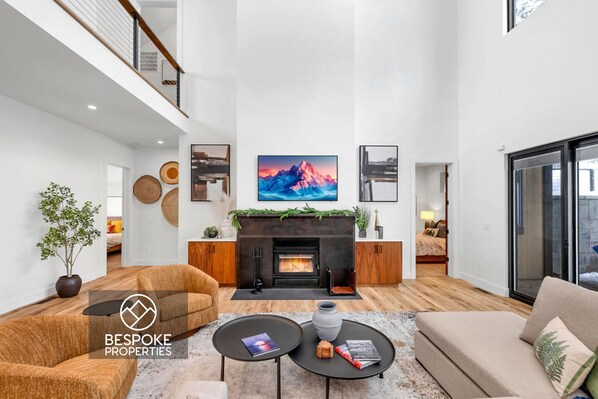 Discover Berghaus! 🎨🏞️ From a gourmet kitchen to a fun-filled game room, this mountain modern ski in/out chalet is designed for making unforgettable memories. 