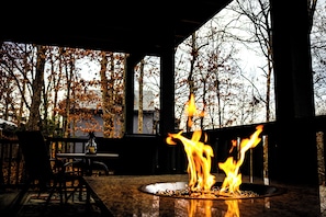 End your day gathered around the fire pit with family and friends, sharing stories and stargazing.