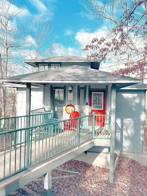 Welcome to Partee Bungalow! Your private escape surrounded by nature’s beauty starts here.