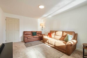 Aronora Guest House, Blaydon - Host & Stay