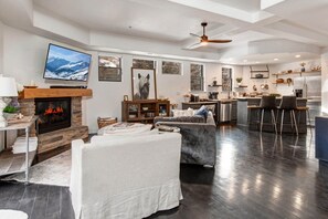 Vacation Rentals in Park City at Moose Lodge 5: Living room with TV and gas fireplace