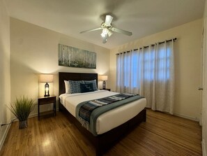ROOM 2: QUEEN BED WITH A/C