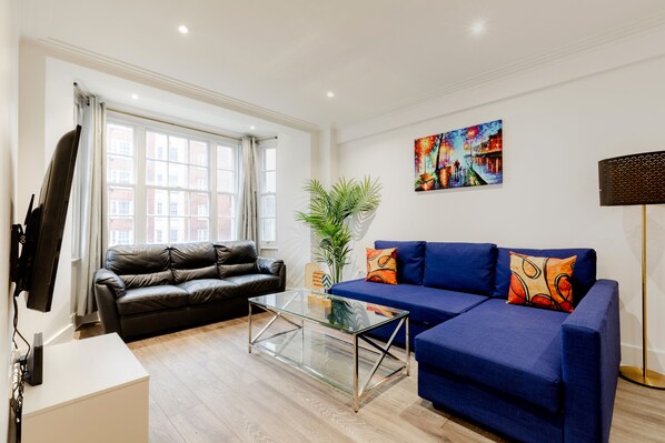 Living Room / Lounge