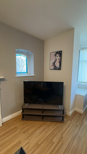 Apartment 2 lounge