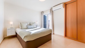 A bright double bedroom with natural light, air-conditioning, and ample storage, ensures a relaxing stay. #ComfortAndStyle #AlgarveLiving