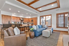 Home Decor, Indoors, Furniture, Living Room, Couch