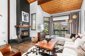 Indoors,Home Decor,Architecture,Building,Furniture