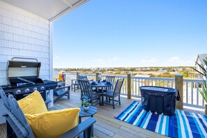 Fire up the BBQ and enjoy outdoor dining under the open sky!