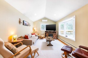Cozy and inviting living room, perfect for relaxation.