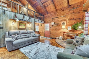 Living Room | Free WiFi | Piano | Main Level