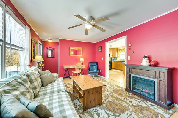 North Creek Vacation Rental | 4BR | 2BA | 1,700 Sq Ft | Stairs Required