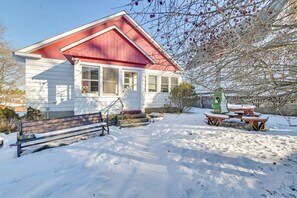 Property Exterior | Driveway (5 Vehicles) | Free Street Parking