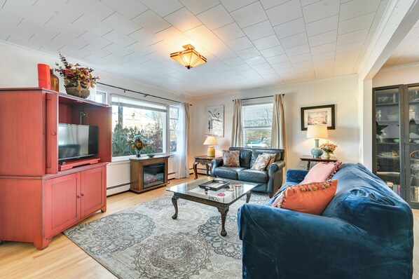 North Creek Vacation Rental | 4BR | 2BA | 1,700 Sq Ft | 5 Steps to Enter