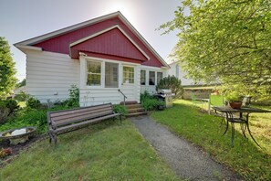 Property Exterior | Outdoor Dining | Gas Grill