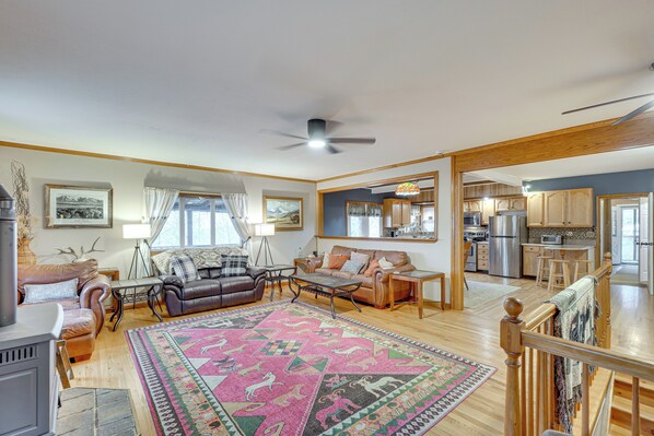 Knoxville Vacation Rental | 3BR | 2.5BA | 4,000 Sq Ft | 1 Step Required