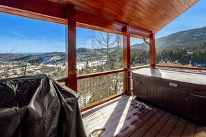 Grill / Hot Tub Deck