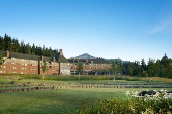 Discover the beauty of the surrounding area – a scenic retreat for relaxation and adventure.