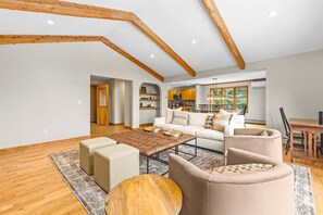 Stowe Berry Hill - Mountain Views, Deck & Firepit! (4970)