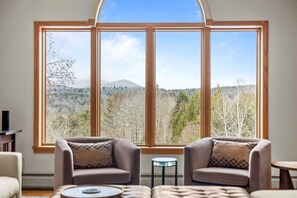 Stowe Berry Hill - Mountain Views, Deck & Firepit! (4969)