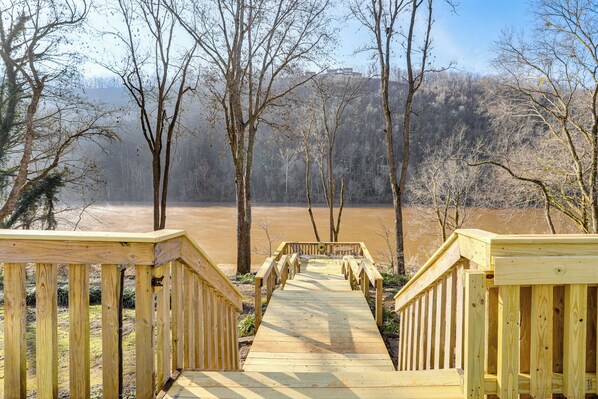 Mountain View Vacation Rental | 3BR | 2.5BA | 2-Story Home | Step-Free Entry