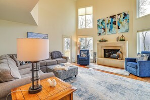 Living Room | 1st Floor | Free WiFi