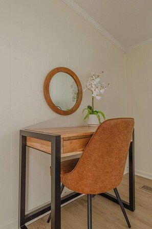 Whether you need to catch up on work or get ready for a night out, this convenient desk/vanity area provides the perfect space. #workspace #vanity #getready #airbnb

