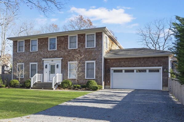 Welcome to East Hampton Retreat!