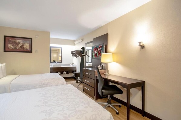 Unit with 2 Double size beds