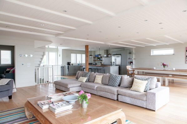 Living Room / Lounge