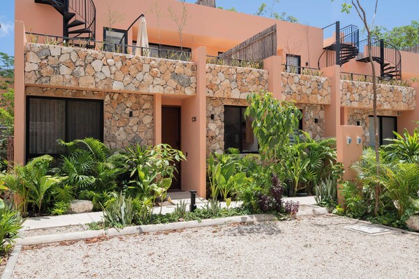 Charming 3 Bedroom Townhome With Ac, 2 Communal Fitness Rooms & 2 Communal Pools - Tulum