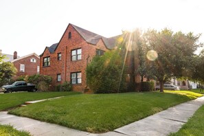 Complex 1