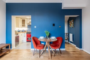 School Cottage Dining Area - StayCotswold