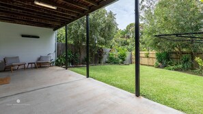 Fully fenced rear yard, complete with soft surfboards for guests.